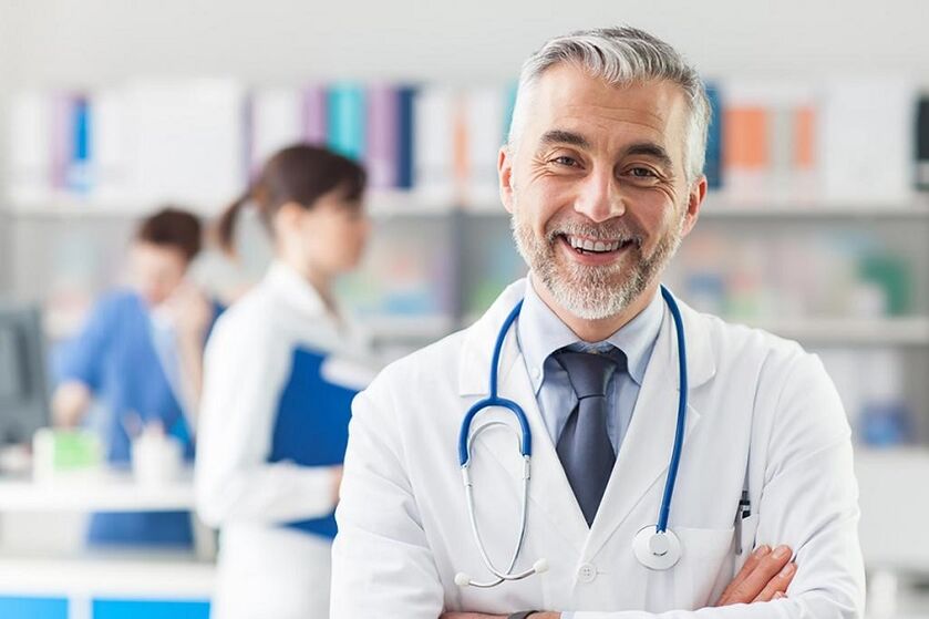 médecin qui traite l'arthrose